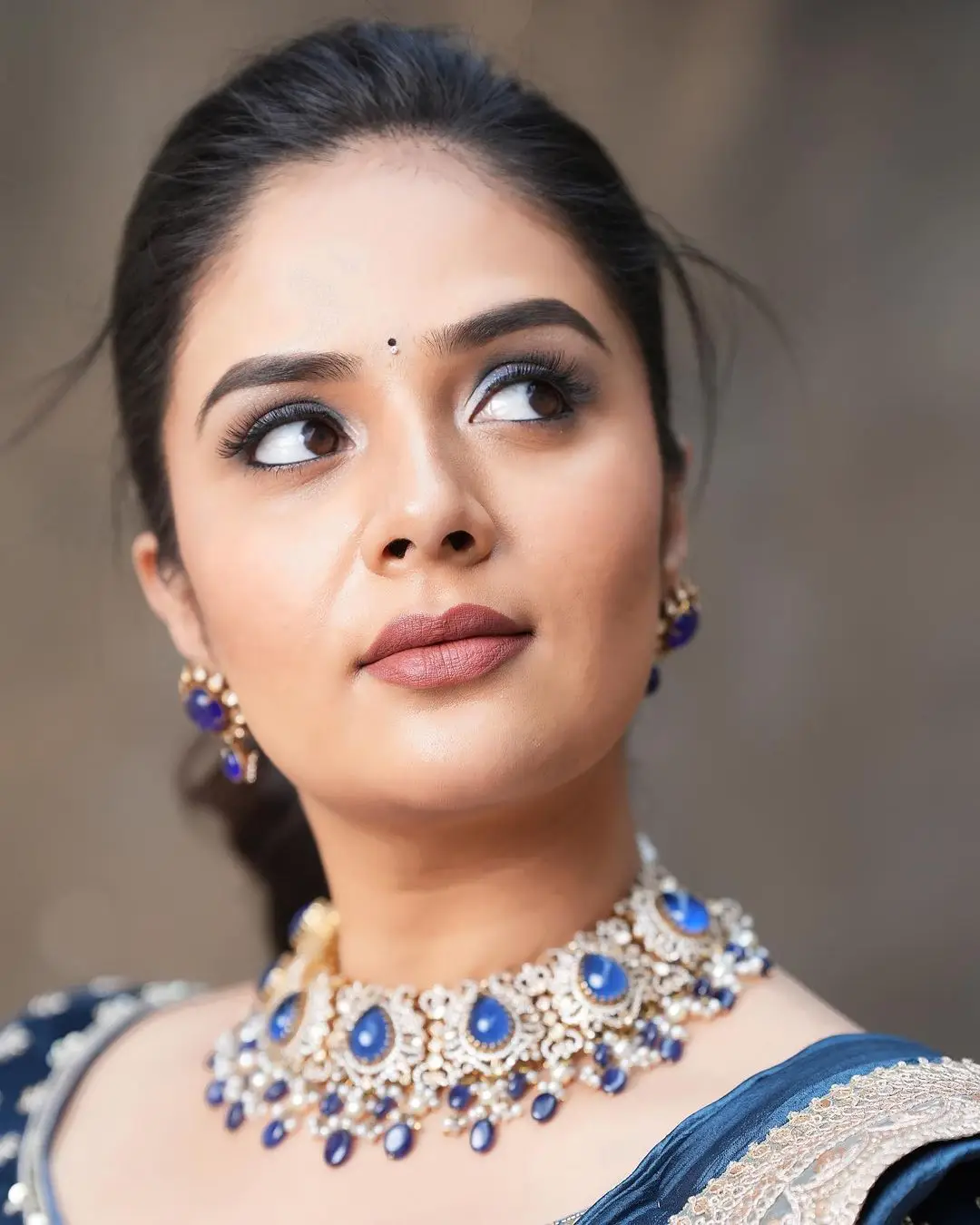 TELUGU TV ACTRESS SREEMUKHI STILLS IN BLUE LEHENGA CHOLI 2